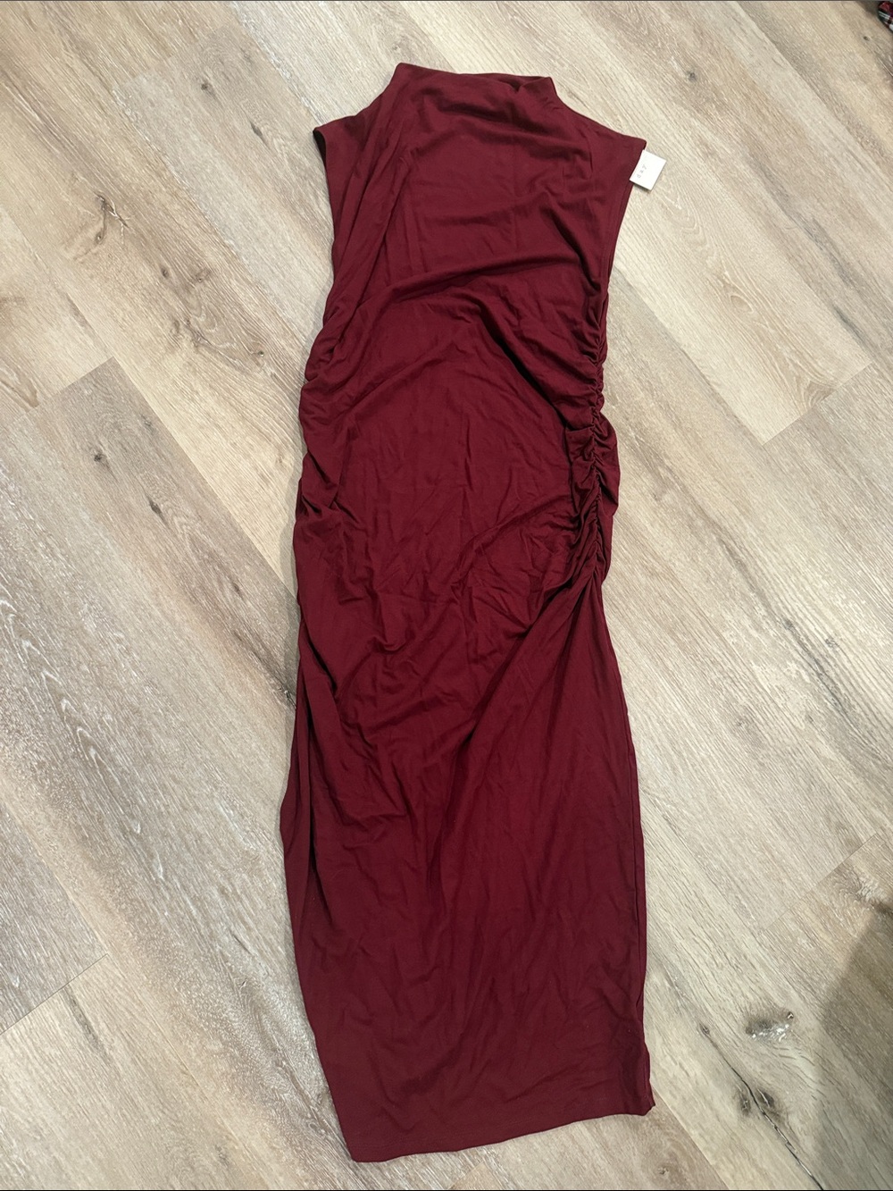 a new day Sleeveless Ruched Midi Dress in Wine